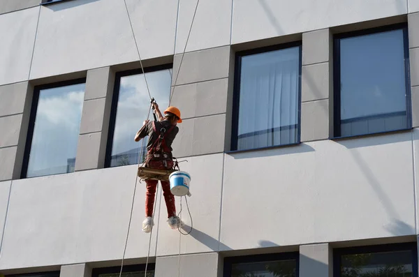 Werken Aan Gevel Van Het Kantoor — Stockfoto