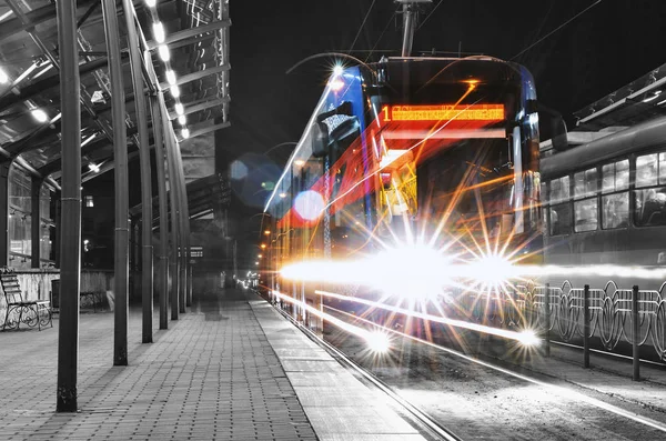 Tram Sur Station Nuit Mouvement Lisse Dans Style — Photo