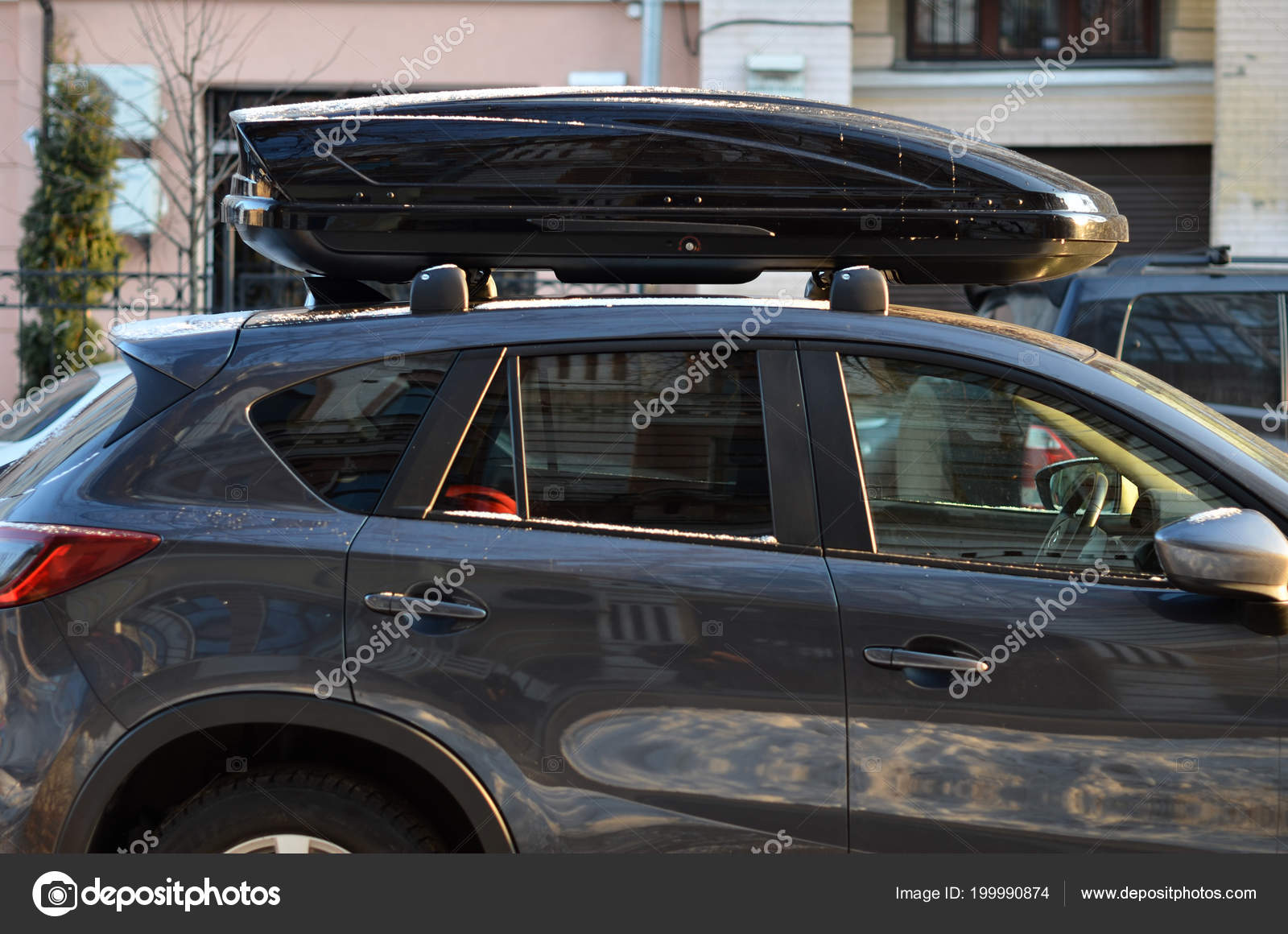 Auto Kofferraum Box Auf Dach Suv Seitenansicht - Stockfotografie:  lizenzfreie Fotos © alexfan32 199990874