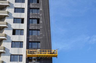 askılı asansör veya inşaatta harici asansör