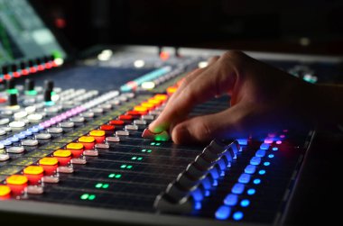 ses karıştırıcı ayarlayarak el