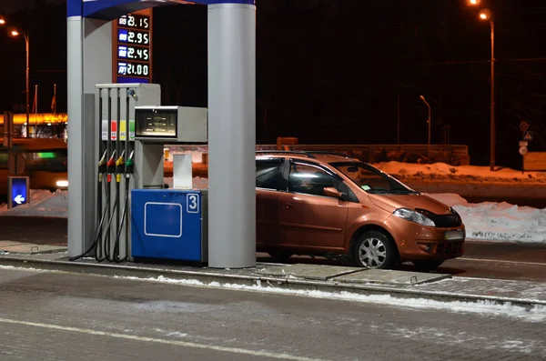 Carro Posto Gasolina Noite Inverno — Fotografia de Stock