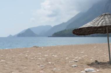 Sahilde örme şemsiye