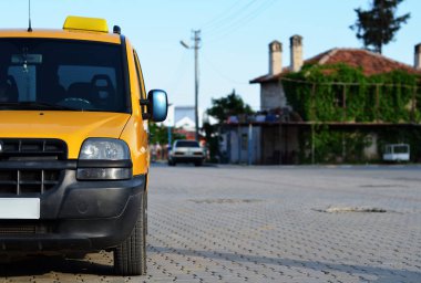 şehirde park taksi Minibüs