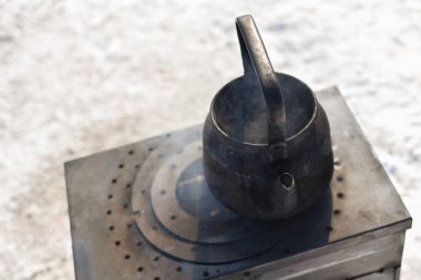 Açık Hava Mutfakta yangın geleneksel su ısıtıcısı sobası