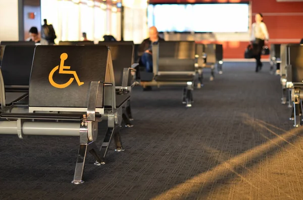 Havaalanında engelli sandalyeleri