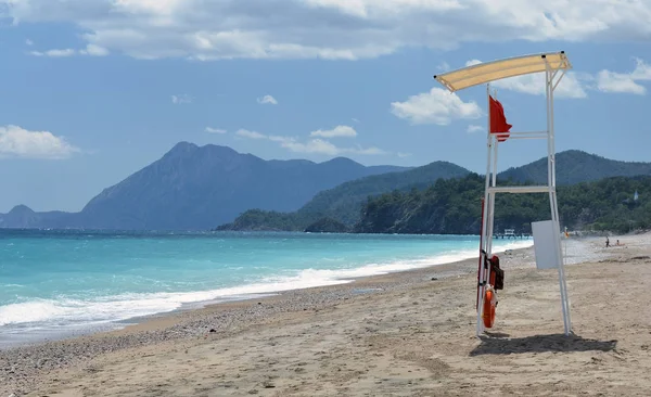 Sahildeki kurtarma kulesi.