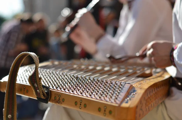 santur ve boru oynamak