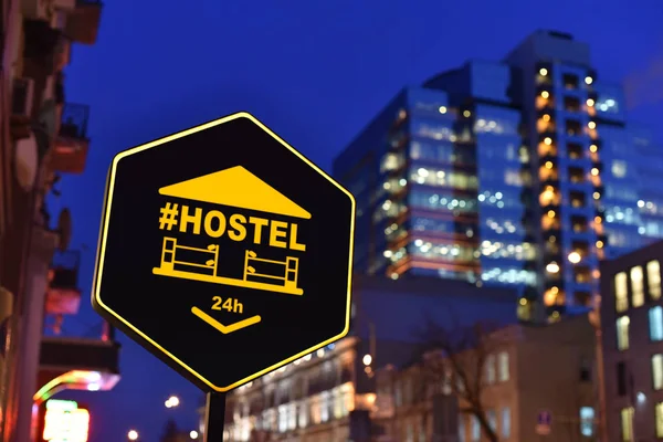 Sign Hostel Hours Background Downton Night — Stock Photo, Image
