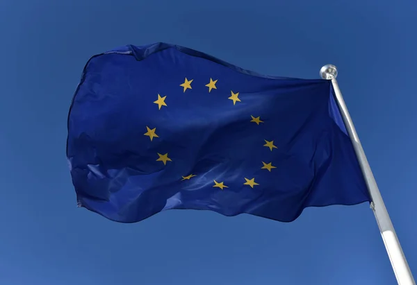 Avrupa Birliği bayrağı üzerinde Rüzgar
