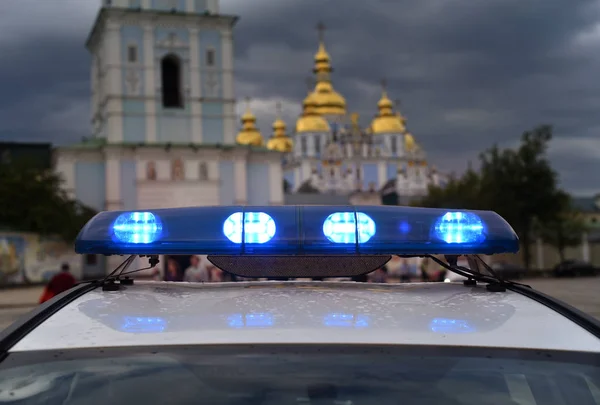 Flasher Rendőrségi Autó Háttérben Ortodox Egyház Együttes — Stock Fotó