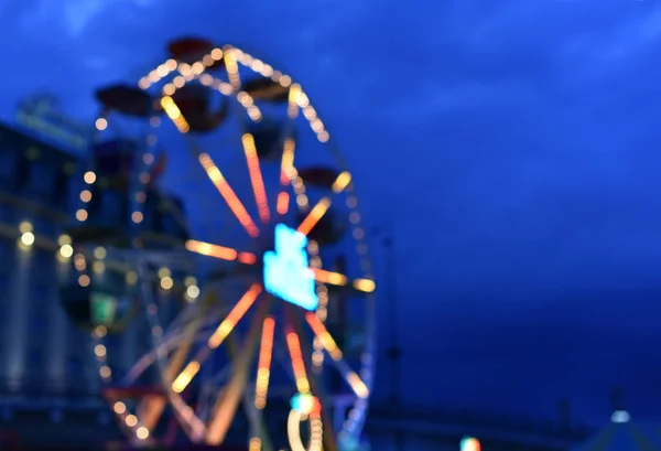 Rozostření Ferris Wheel Noci — Stock fotografie