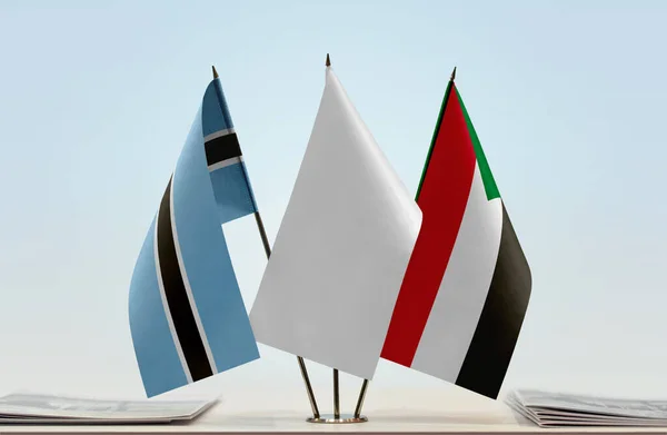 Ботсвана Судан Белые Флаги Стенде Бумагами — стоковое фото