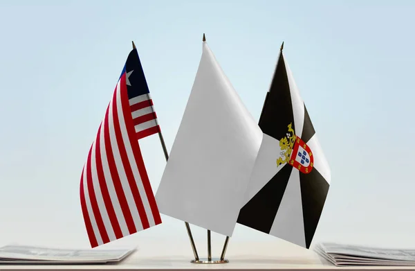 リベリアセウタと白い旗は紙で立っている — ストック写真