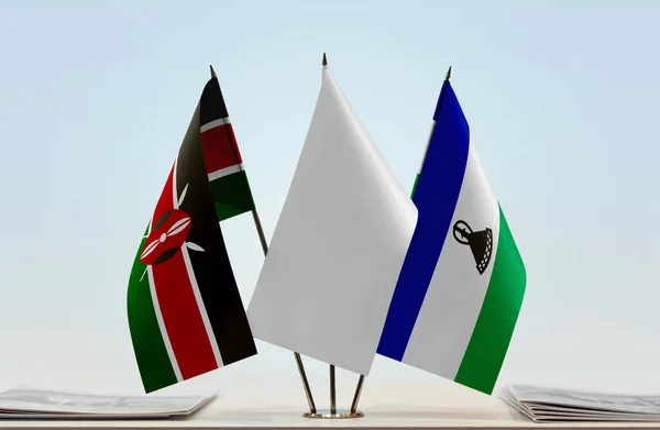 Kenya Lesotho Drapeaux Blancs Sur Stand Avec Des Papiers — Photo