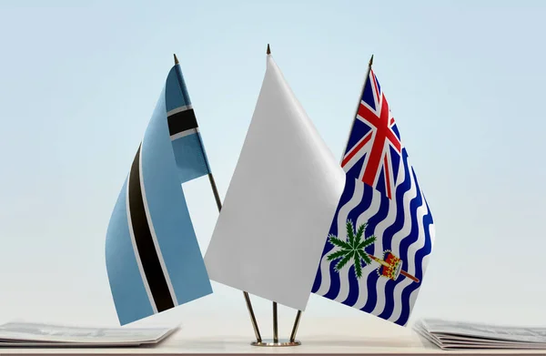 博茨瓦纳英属印度洋领土和白旗 附有文件 — 图库照片