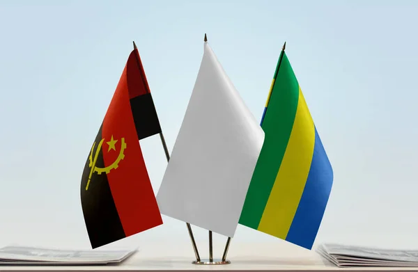 Angola Gabon Och Vita Flaggor Monter Med Papper — Stockfoto