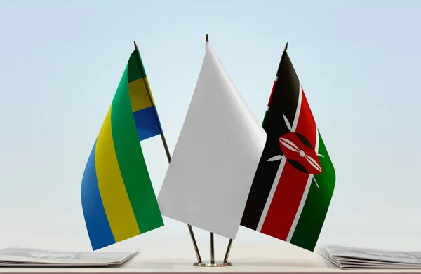 Gabon Kenya Och Vita Flaggor Monter Med Papper — Stockfoto