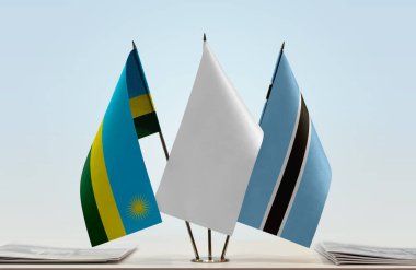 Ruanda, Botsvana ve beyaz bayrak kağıtlarla hazır.