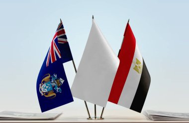 TDC, Mısır ve beyaz bayrak evraklarla birlikte