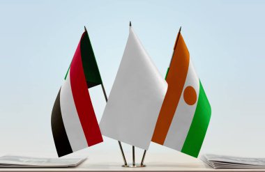 Sudan, Nijer ve beyaz bayrak evraklarla birlikte beklemede.