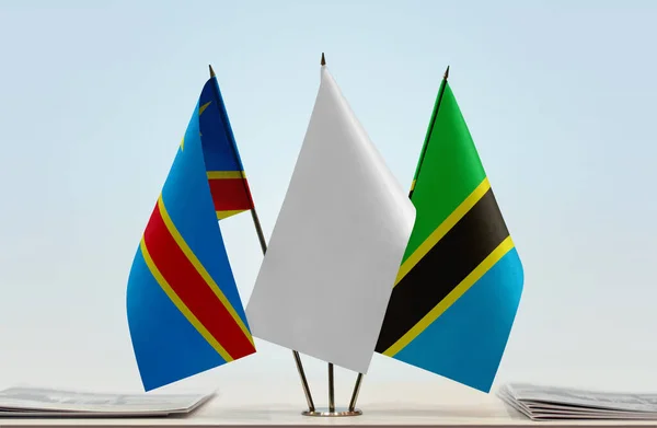 Demokratiska Republiken Kongo Tanzania Och Vita Flaggor Plats Med Tidningar — Stockfoto