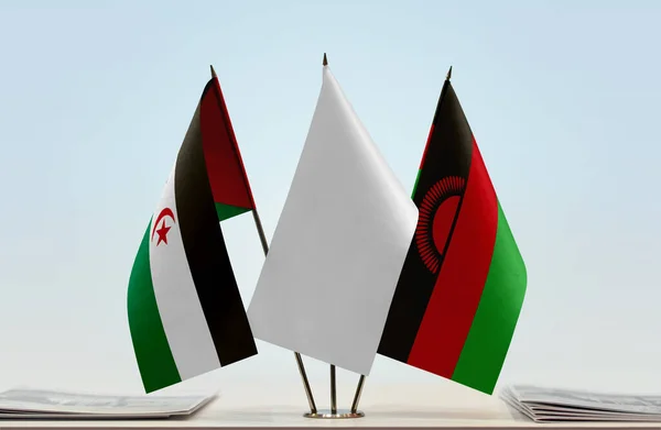 Sadr Малави Белый Флаг Стенде Бумагами — стоковое фото