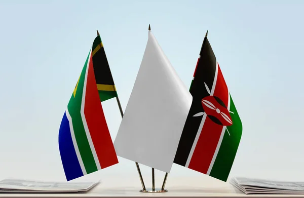 Rsa Kenya Drapeau Blanc Sur Stand Avec Des Papiers — Photo