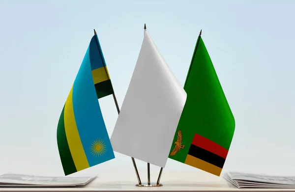 Rwanda Zambia Och Vit Flagga Monter Med Papper — Stockfoto