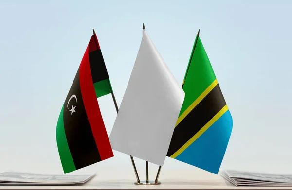 Libyen Tanzania Och Vita Flaggor Monter Med Papper — Stockfoto