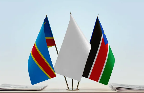 Demokratiska Republiken Kongo Sydsudan Och Vita Flaggor Plats Med Tidningar — Stockfoto