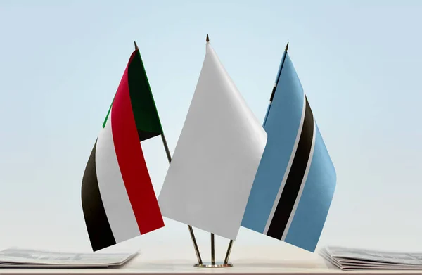 Судан Ботсвана Белый Флаг Трибуне Бумагами — стоковое фото