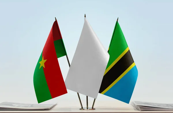 Burkina Faso Tanzania Och Vita Flaggor Monter Med Papper — Stockfoto