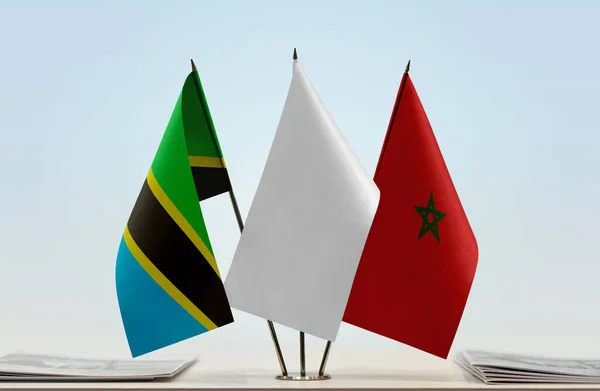 Tanzania Marocko Och Vita Flaggor Monter Med Papper — Stockfoto