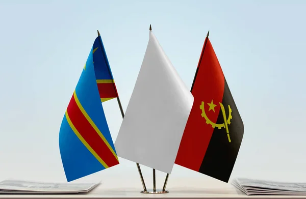 Demokratiska Republiken Kongo Angola Och Vita Flaggor Plats Med Tidningar — Stockfoto