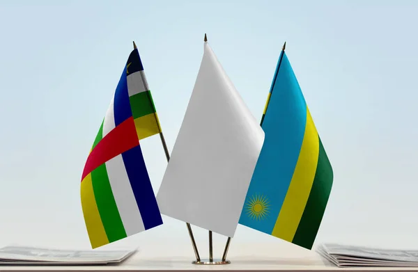Centralafrikanska Republiken Rwanda Och Vita Flaggor Monter Med Papper — Stockfoto