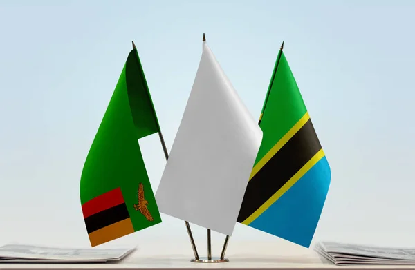 Zambia Tanzania Och Vit Flagga Monter Med Papper — Stockfoto