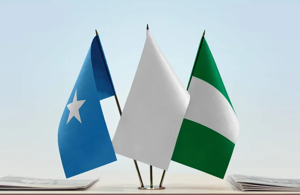 Somalie Nigéria Drapeau Blanc Barre Avec Des Papiers — Photo