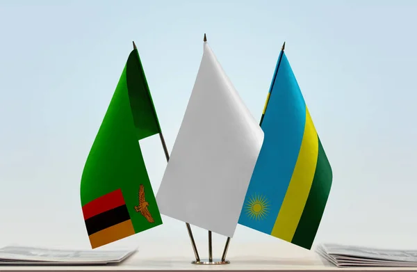 Zambia Rwanda Och Vit Flagga Monter Med Papper — Stockfoto