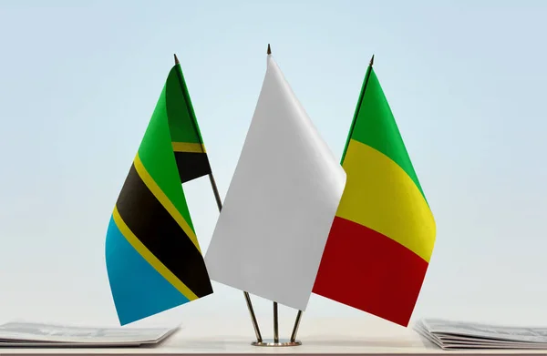 Tanzania Mali Och Vit Flagga Monter Med Papper — Stockfoto