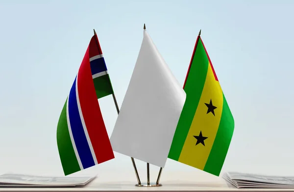 Gambia Stp Bandiera Bianca Stand Con Carte — Foto Stock