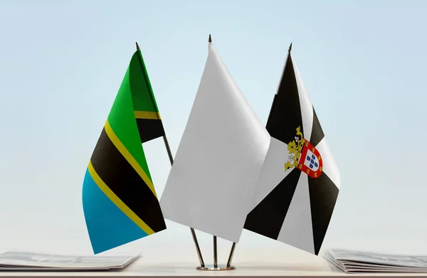 Tanzania Ceuta Och Vit Flagga Monter Med Papper — Stockfoto