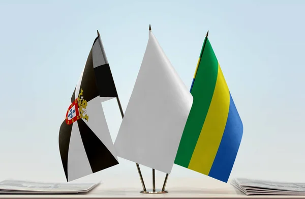 Ceuta Gabon Drapeaux Blancs Sur Stand Avec Des Journaux Sur — Photo