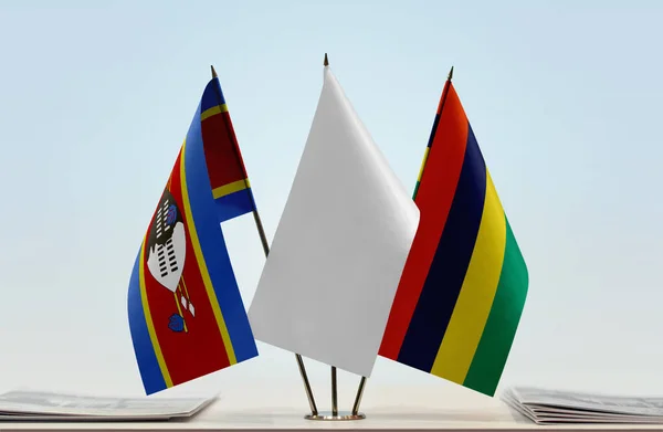 Swaziland Mauritius Och Vit Flagga Monter Med Papper — Stockfoto