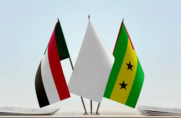 Sudan Stp Och Vit Flagga Monter Med Papper — Stockfoto