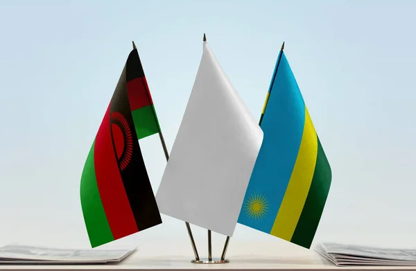 Rwanda Och Vita Flaggor Monter Med Papper — Stockfoto
