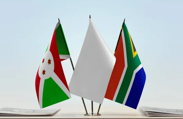 Burundi Köztársaság Dél Afrika Fehér Zászlók Standon Papírokkal — Stock Fotó