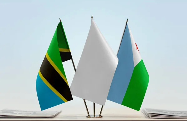 Tanzania Djibouti Och Vit Flagga Monter Med Papper — Stockfoto