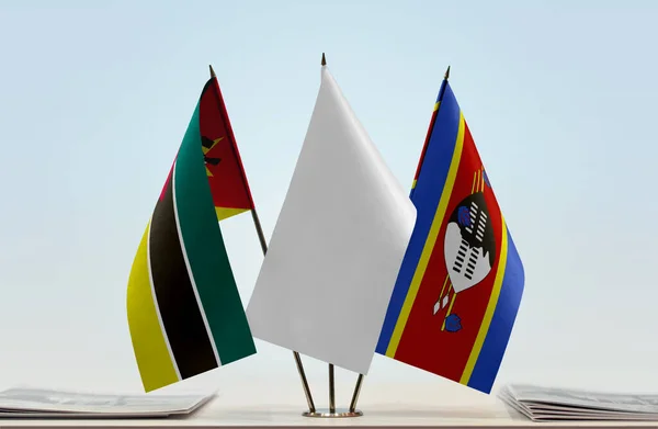 Mozambique Swazilandia Banderas Blancas Stand Con Papeles — Foto de Stock