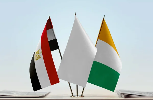 Египет Кот Ивуар Белые Флаги Стенде Бумагами — стоковое фото
